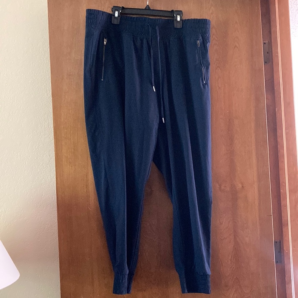 Lightweight navy joggers